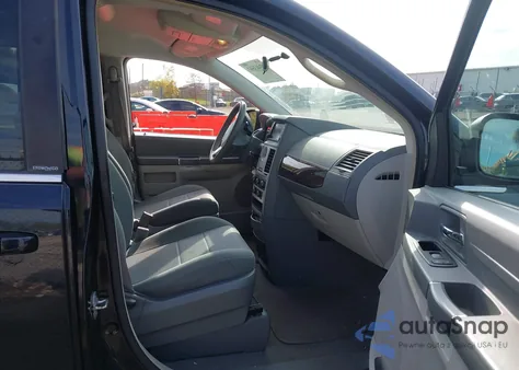 2010 Chrysler Town & Country Lx z USA, uszkodzony, nr VIN 2A4RR4DE6AR152649